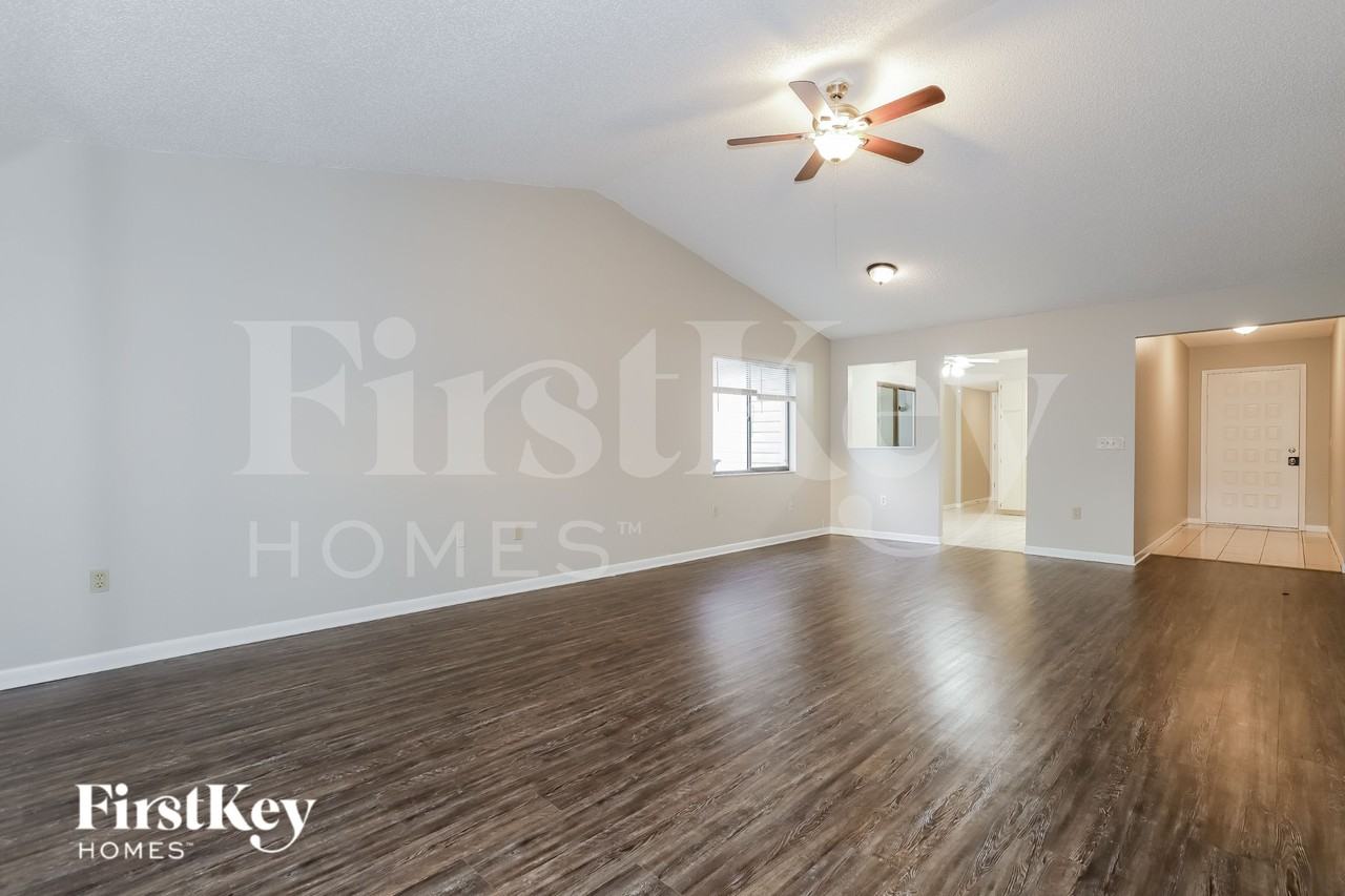 4030 Cypress Lndg E - Photo 3 of 16