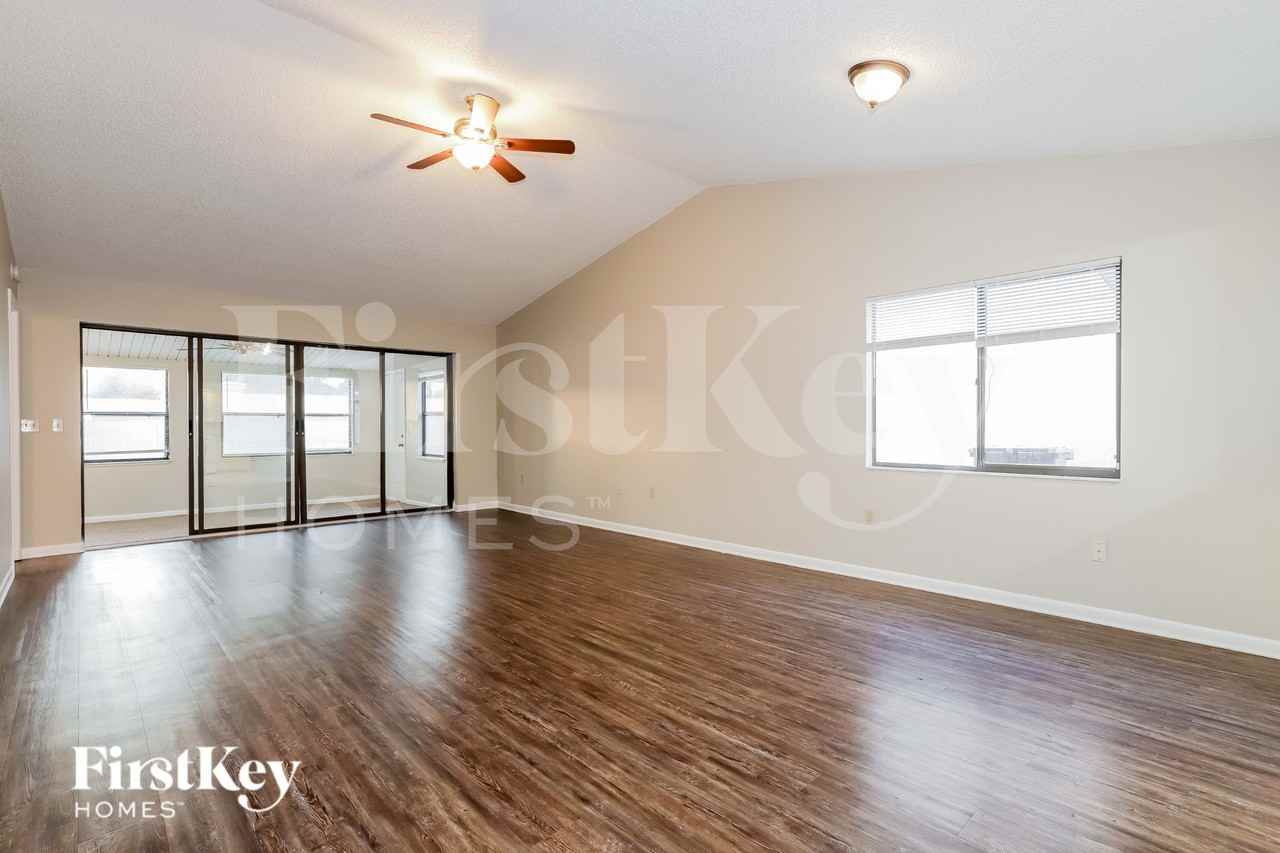4030 Cypress Lndg E - Photo 4 of 16