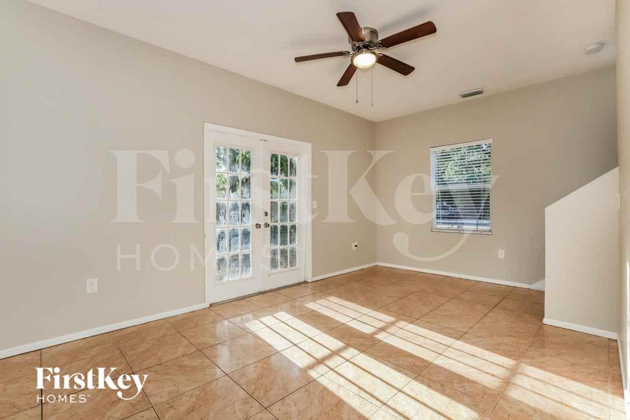 2916 N Jefferson St - Photo 3 of 16