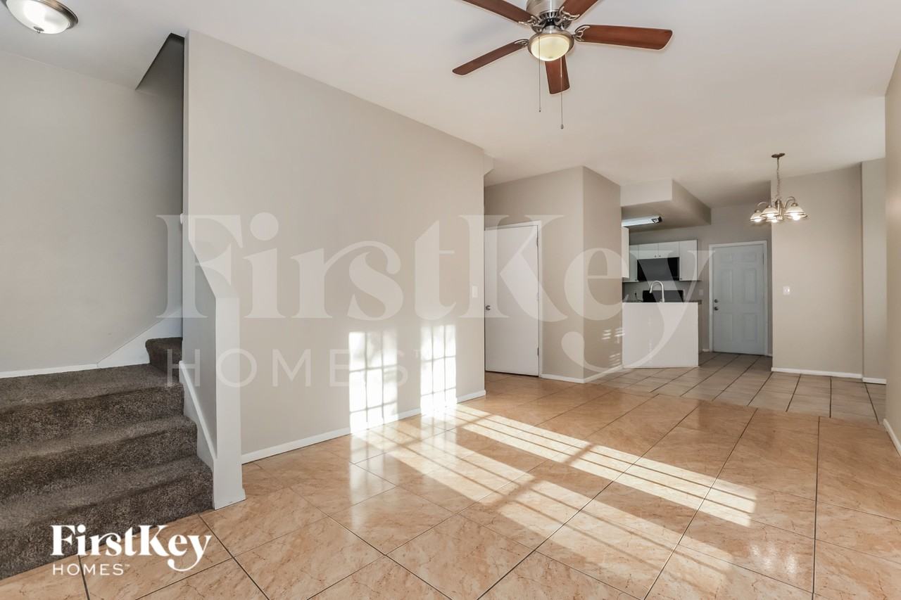 2916 N Jefferson St - Photo 4 of 16