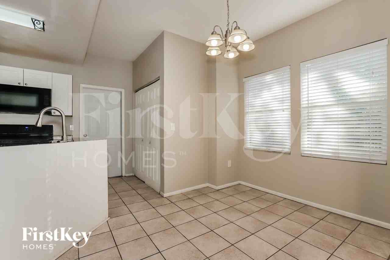 2916 N Jefferson St - Photo 6 of 16