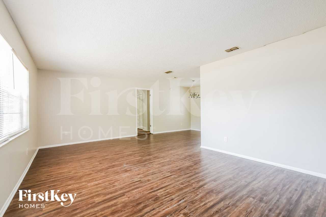 1701 Freeman Dr - Photo 2 of 16