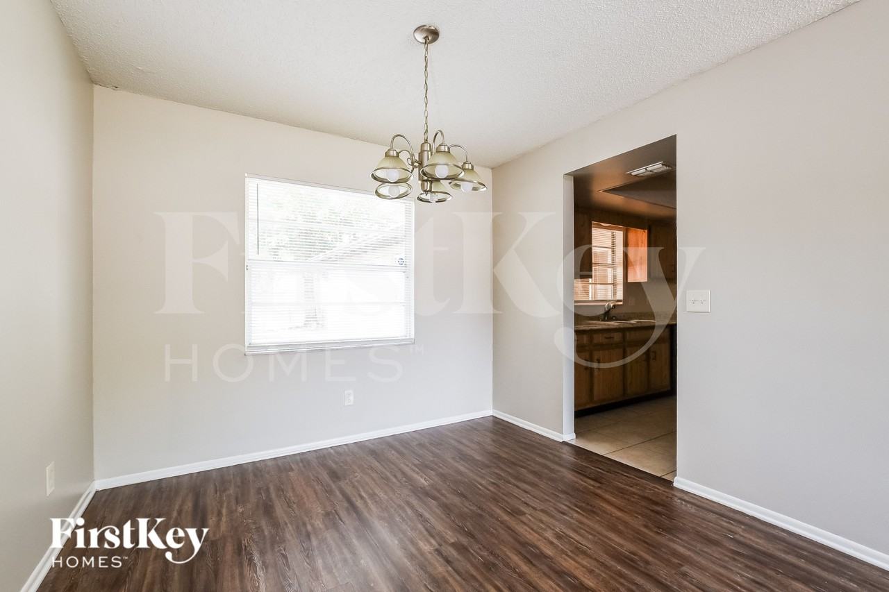 1701 Freeman Dr - Photo 4 of 16