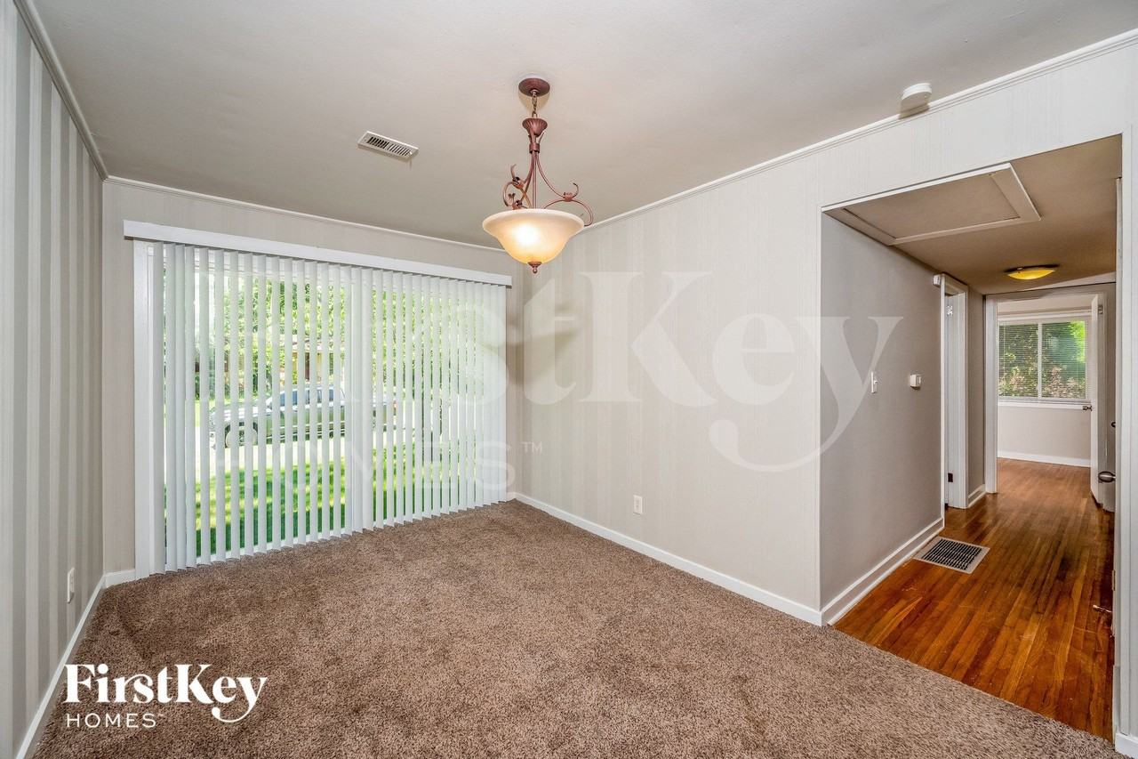 129 Briar Grove Dr - Photo 3 of 15