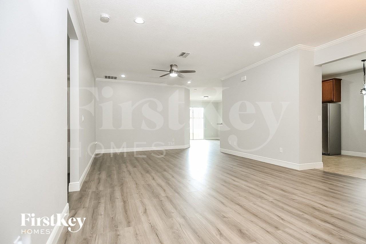 1107 Lauren Manor Loop - Photo 3 of 18