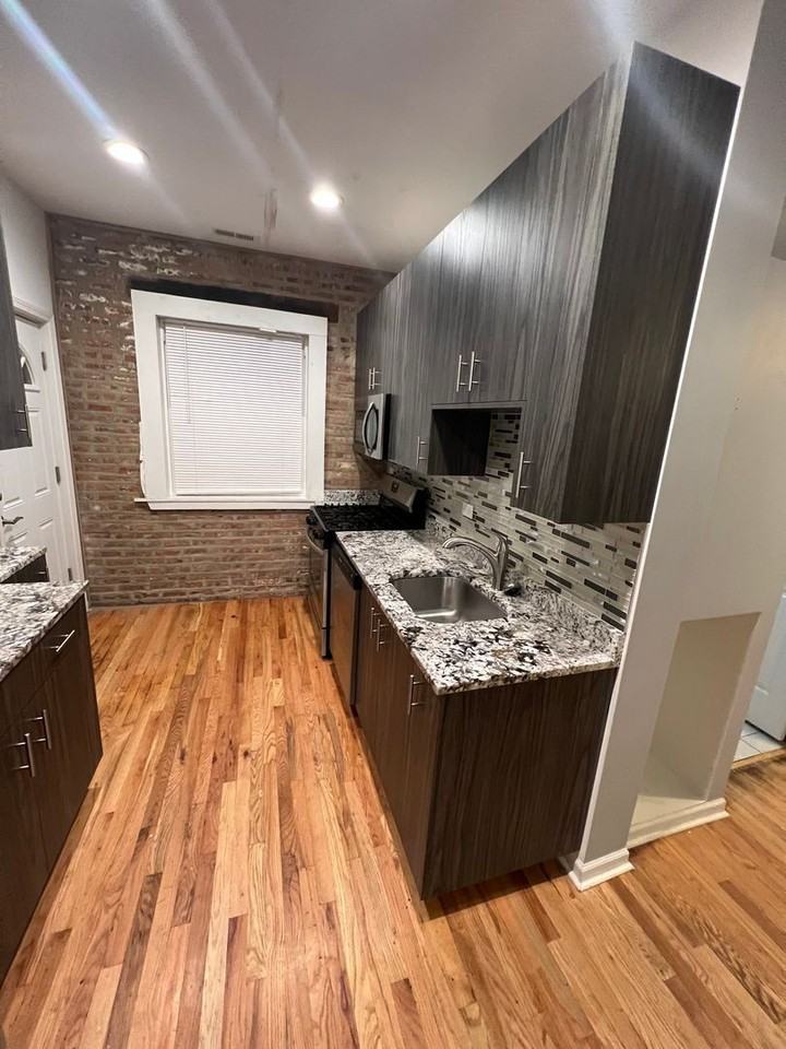S Dorchester Ave #2W - Photo 5 of 17