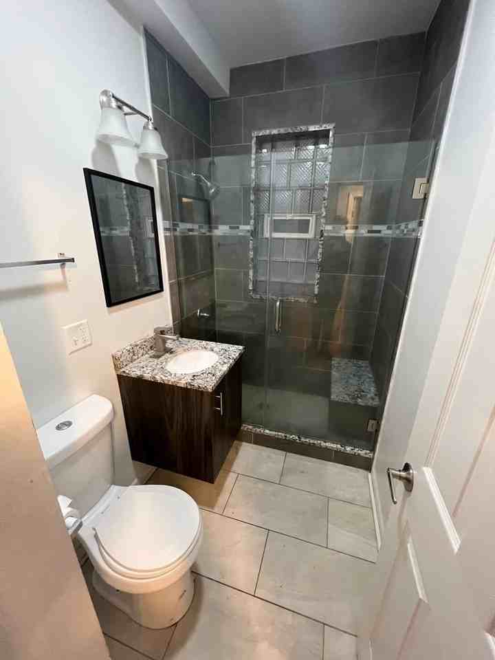 S Dorchester Ave #2W - Photo 6 of 17