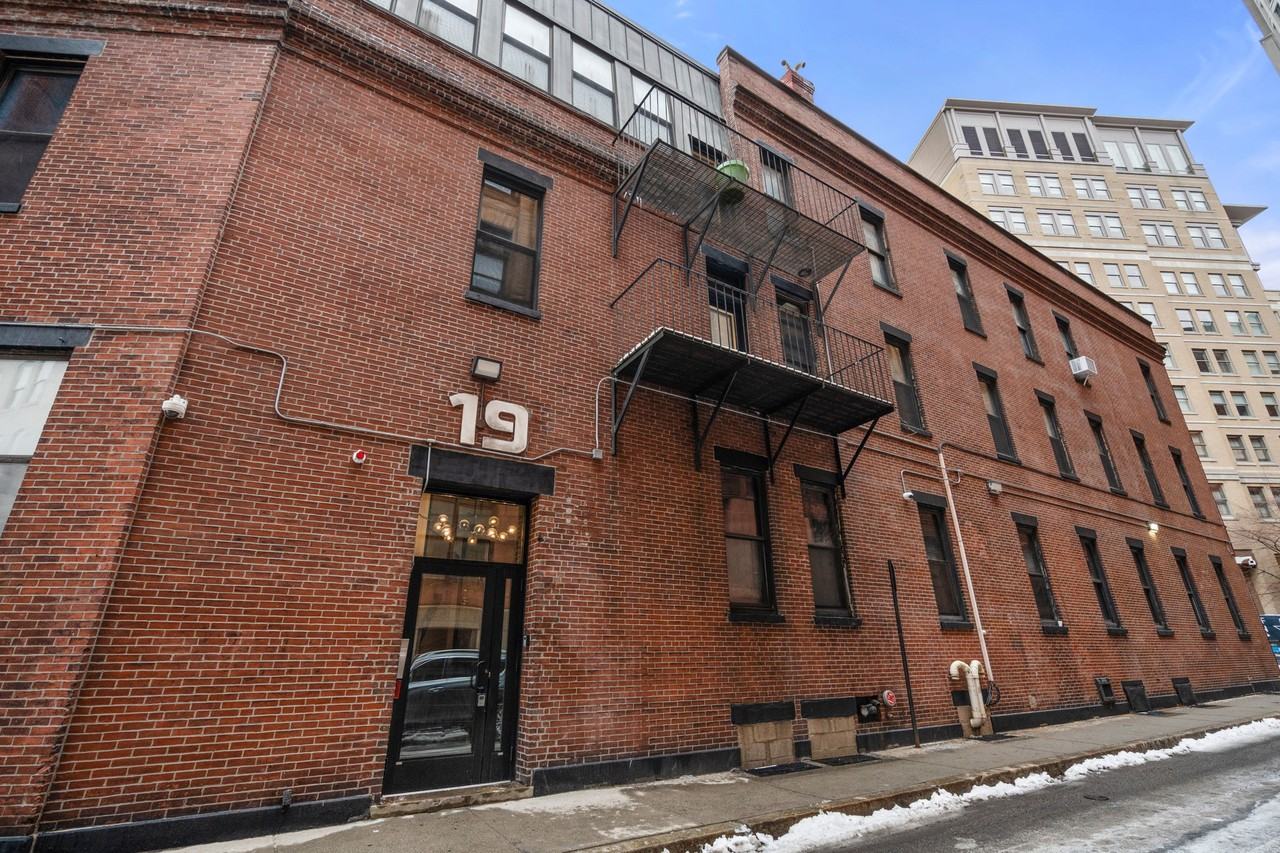 19 Stanhope St #1C