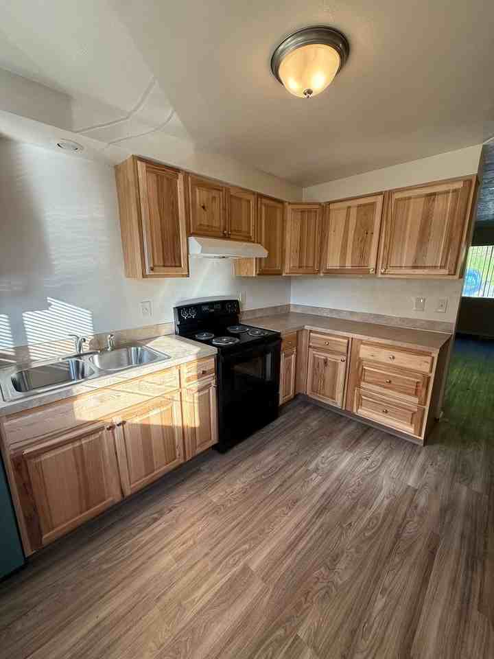 453-132 Stoneway Apartments - Photo 3 of 11