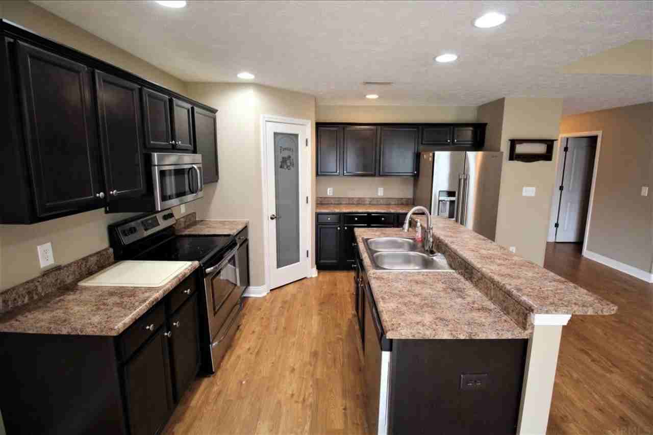 2831 Atlas Dr - Photo 2 of 10