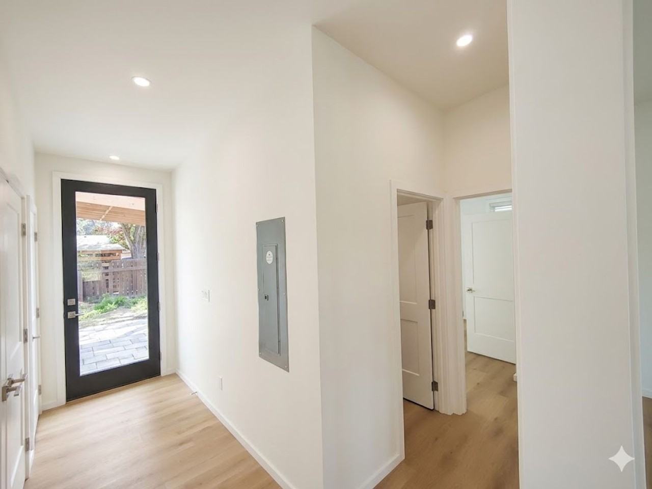 746 Ne Revere Ave - Photo 5 of 29