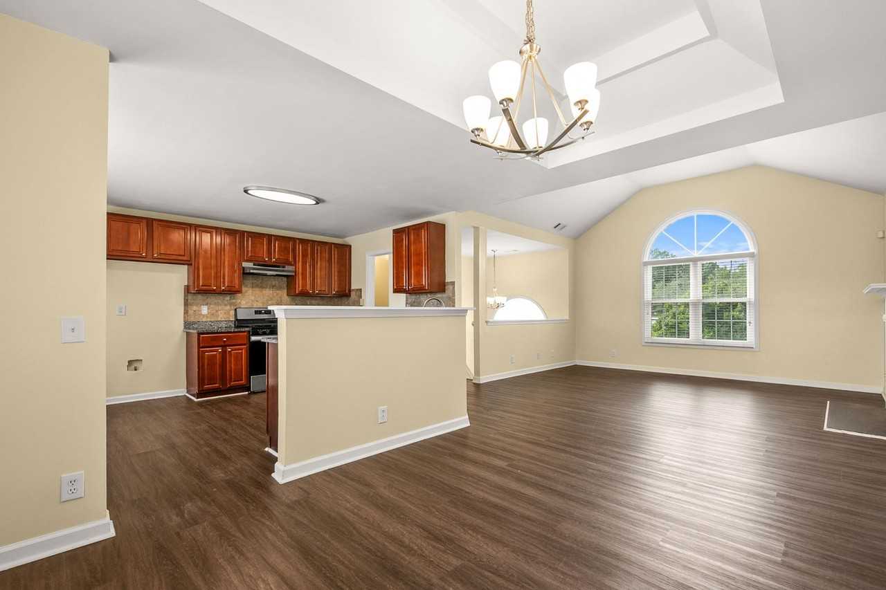 7187 Williams Rd - Photo 5 of 32