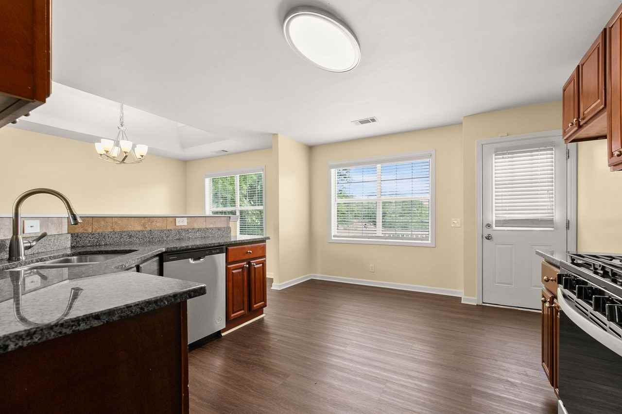 7187 Williams Rd - Photo 6 of 32