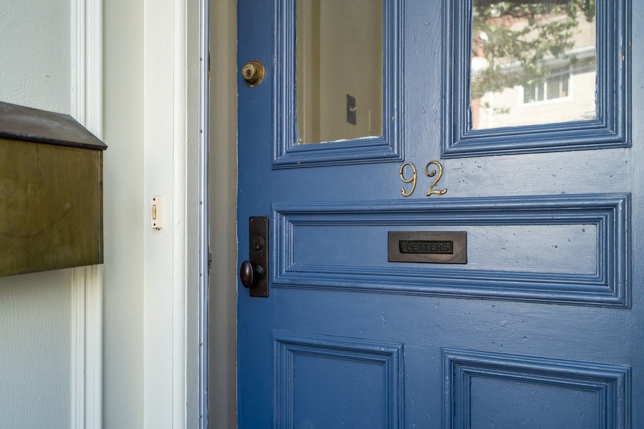 92 Thorndike St - Photo 4 of 34