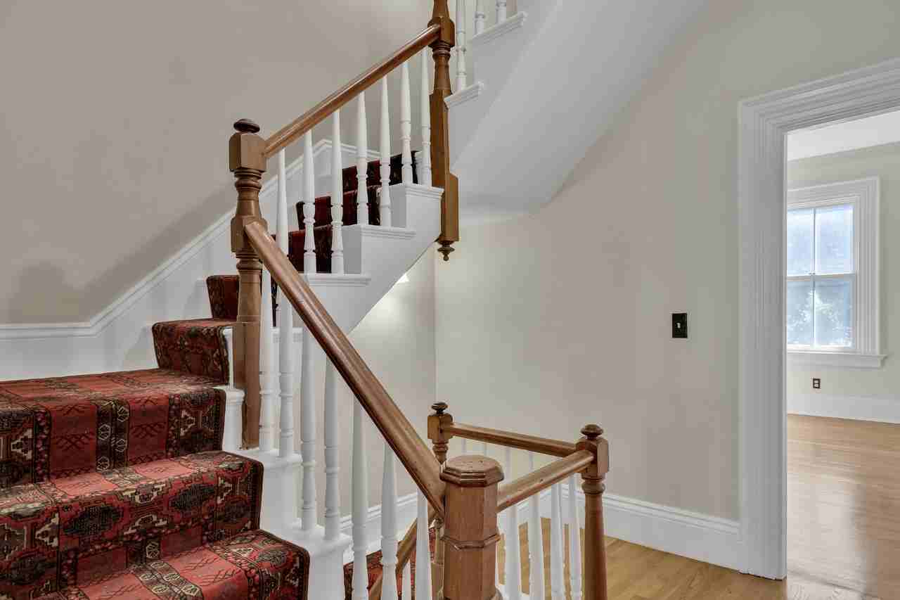 92 Thorndike St - Photo 5 of 34