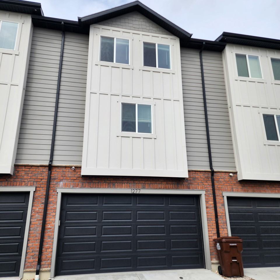 1277 E 1620 S #1277E1620S - Photo 2 of 11