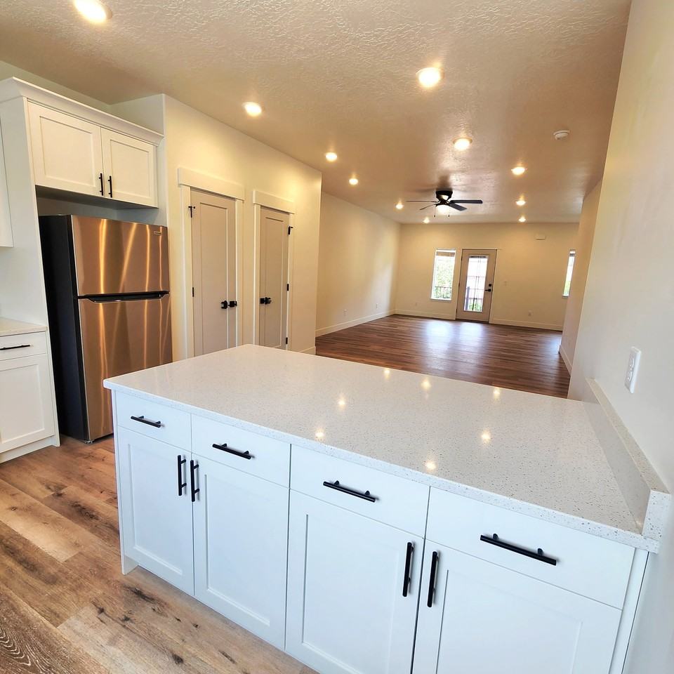 1277 E 1620 S #1277E1620S - Photo 6 of 11