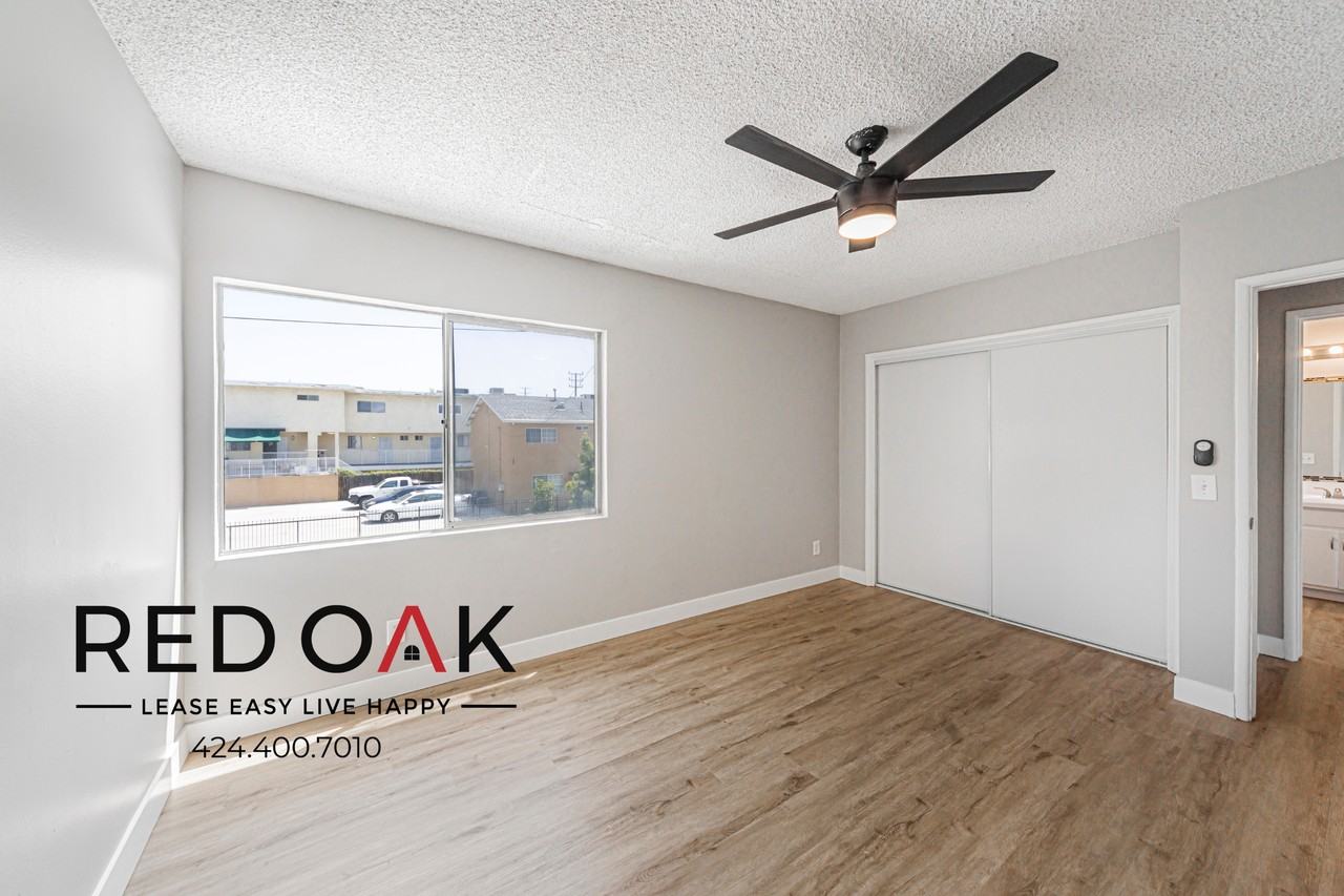 15405 Vanowen St - Photo 4 of 16
