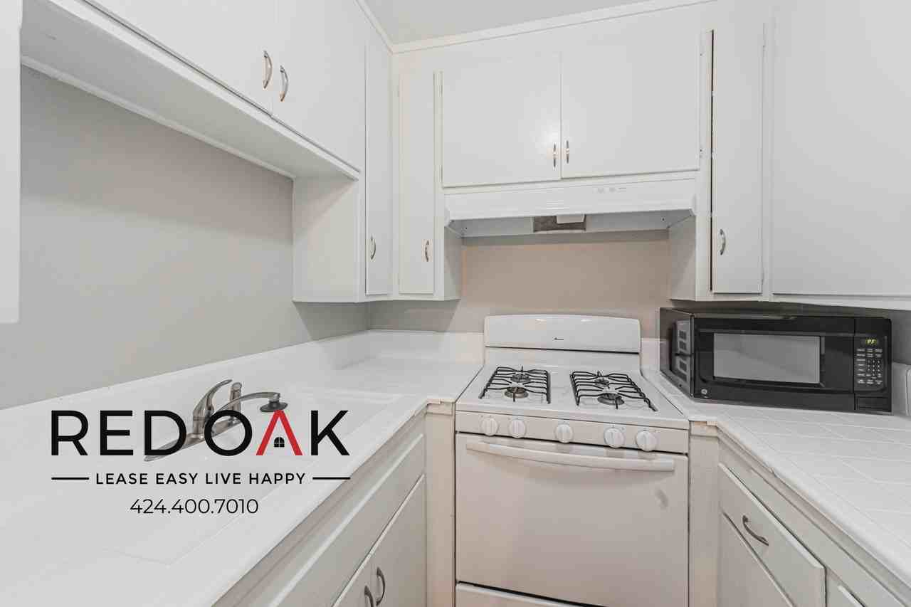 15405 Vanowen St - Photo 5 of 16