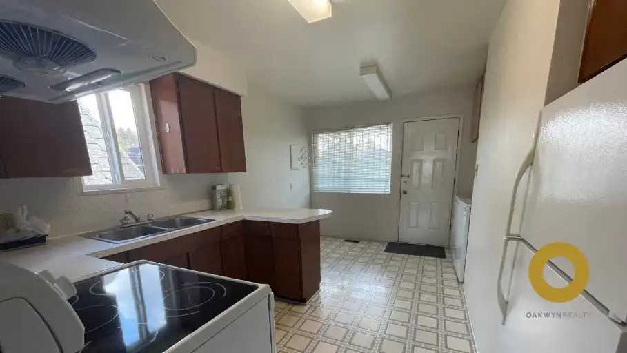 530 11th Ave E - Photo 2 of 12