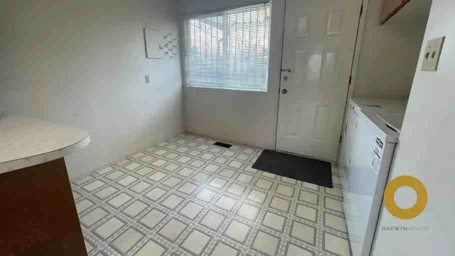 530 11th Ave E - Photo 5 of 12