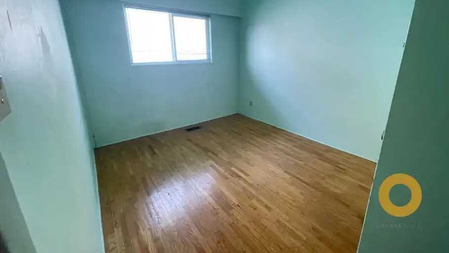 530 11th Ave E - Photo 7 of 12