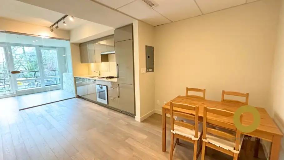 4488 Cambie St #205 - Photo 4 of 14
