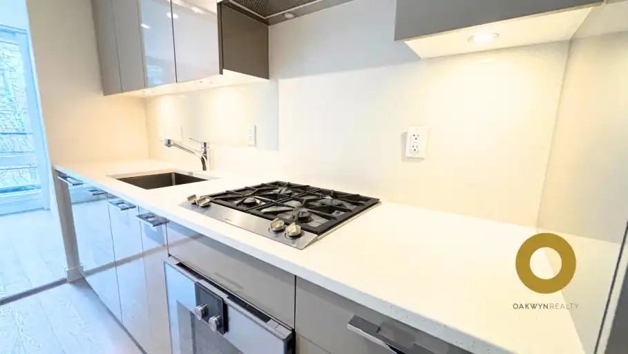 4488 Cambie St #205 - Photo 5 of 14
