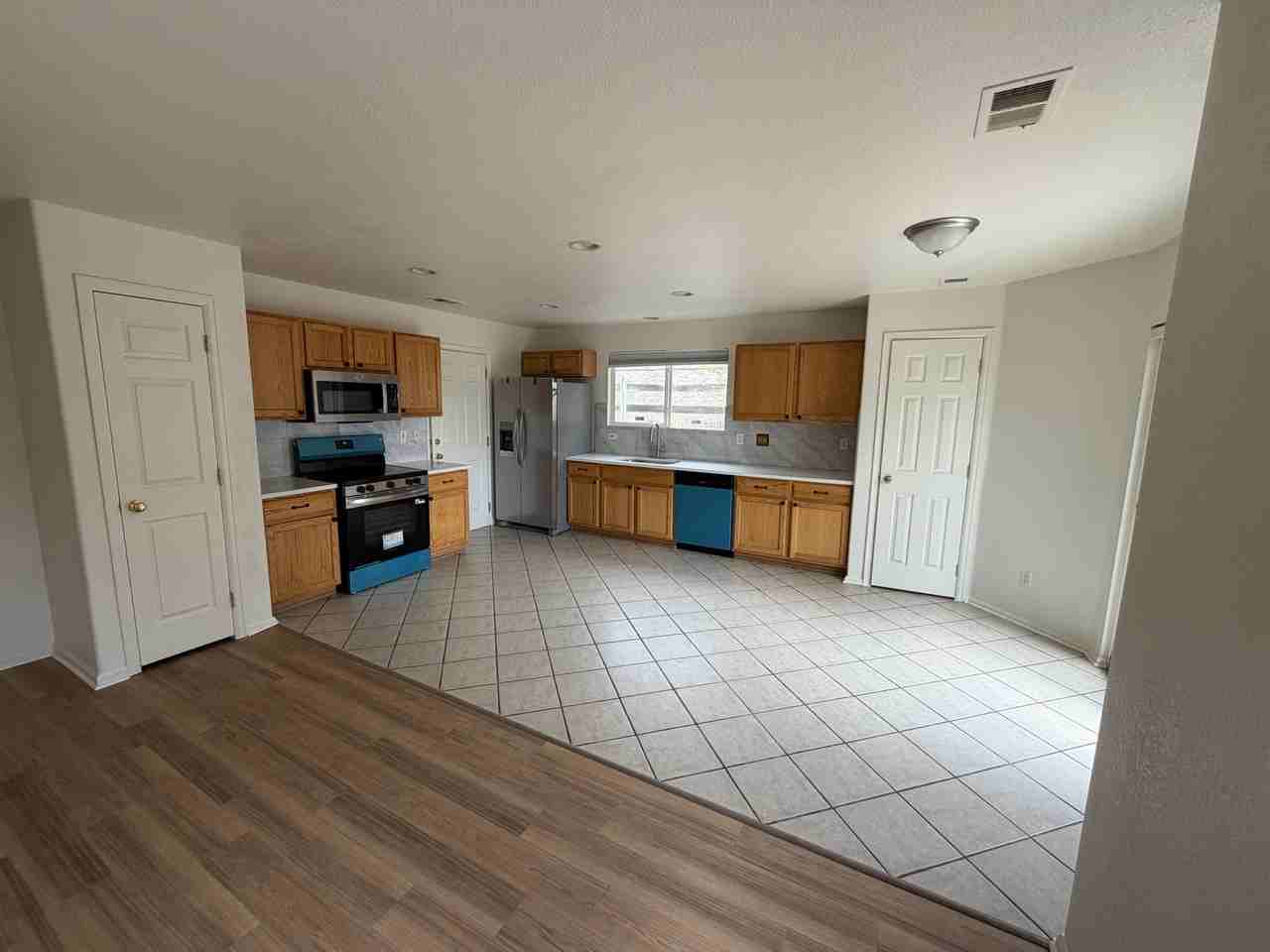 585 E 78th Dr - Photo 7 of 21