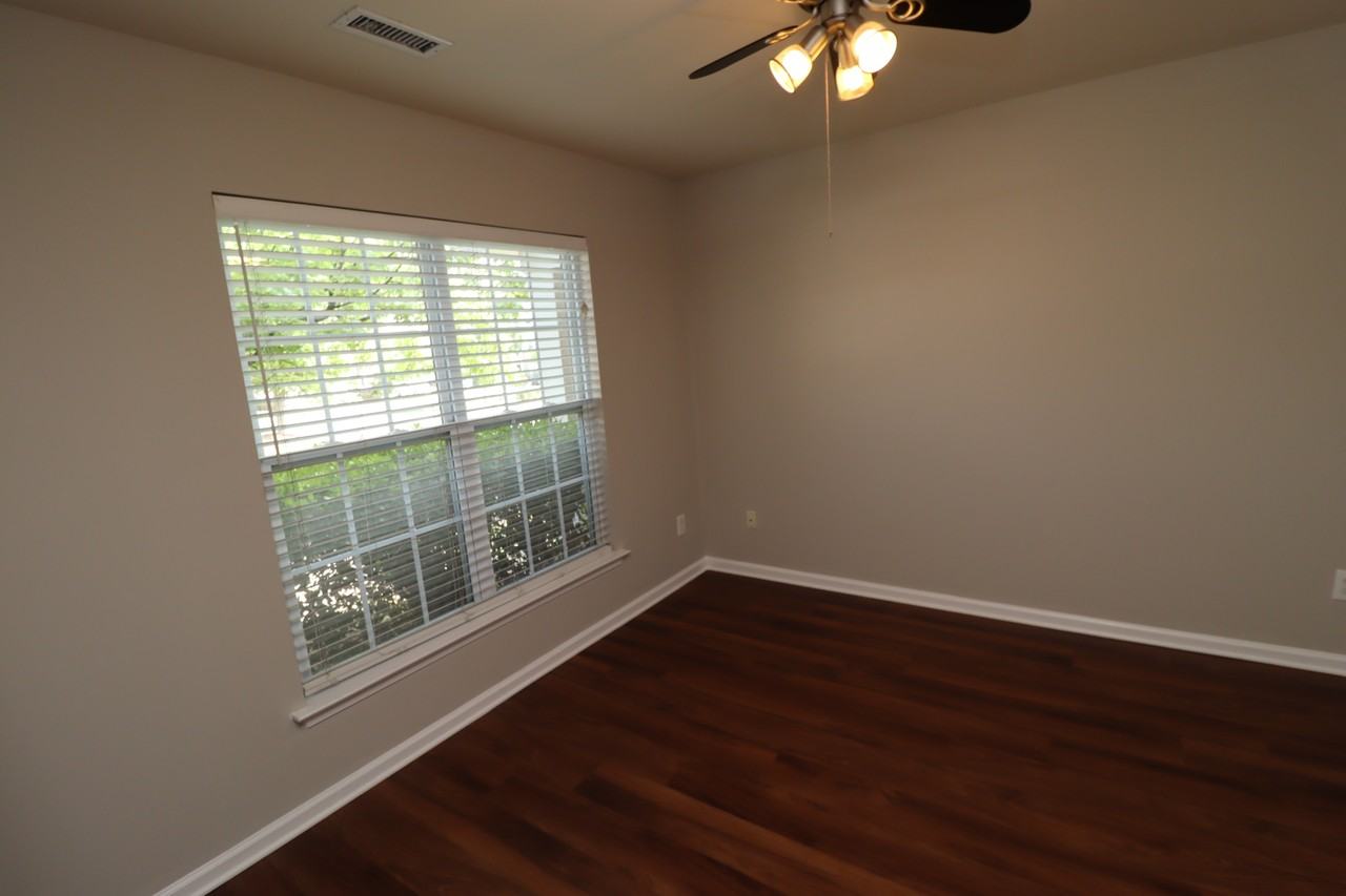 213 Michigan Ave - Photo 3 of 33