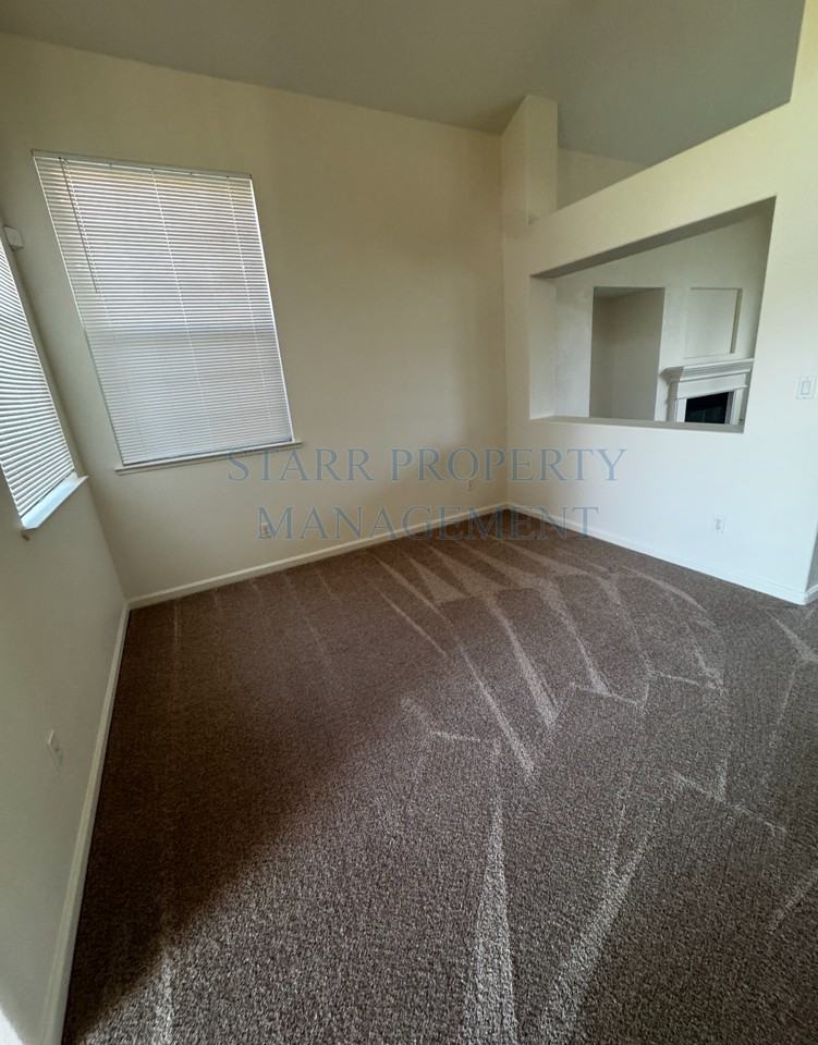 1690 Mary Augusta St - Photo 3 of 24