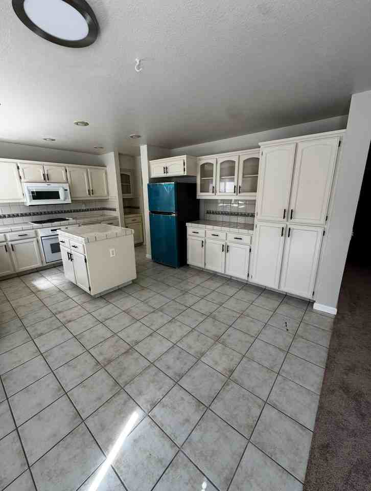 5323 Sage Ct - Photo 7 of 23
