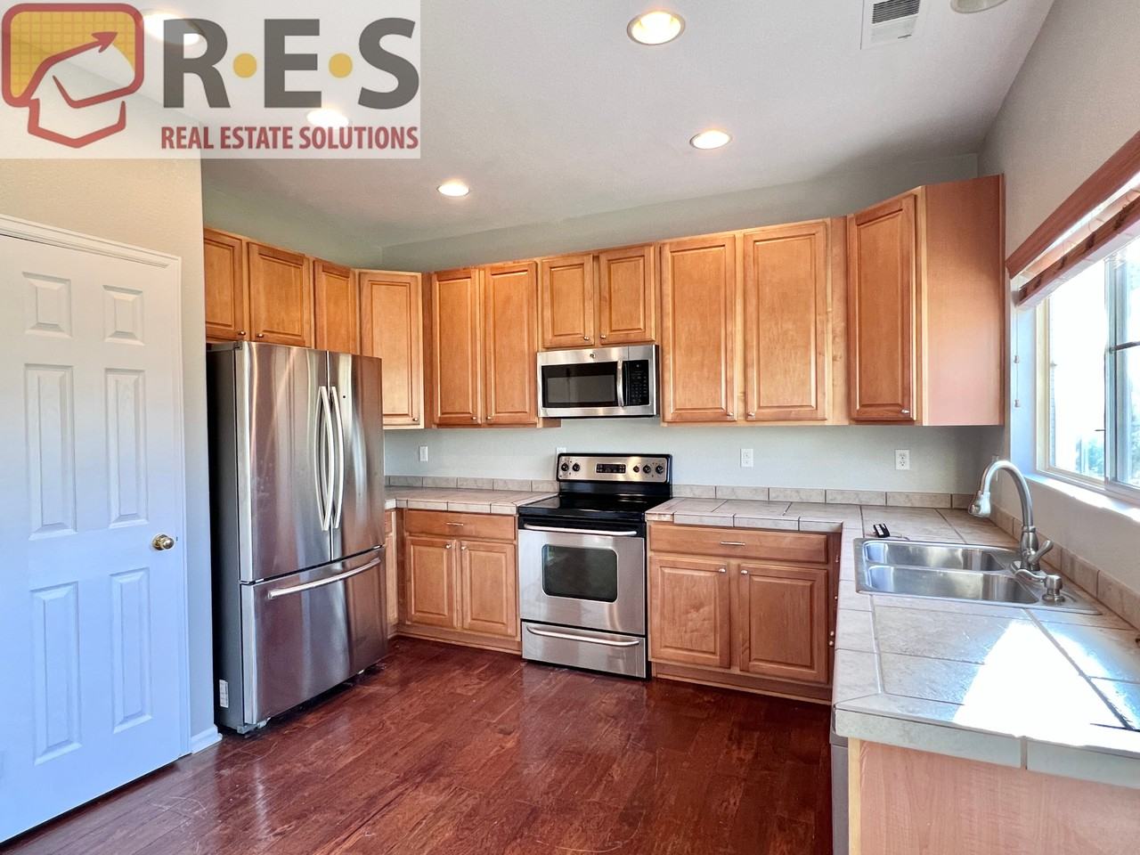 3578 Wonder Dr - Photo 3 of 16