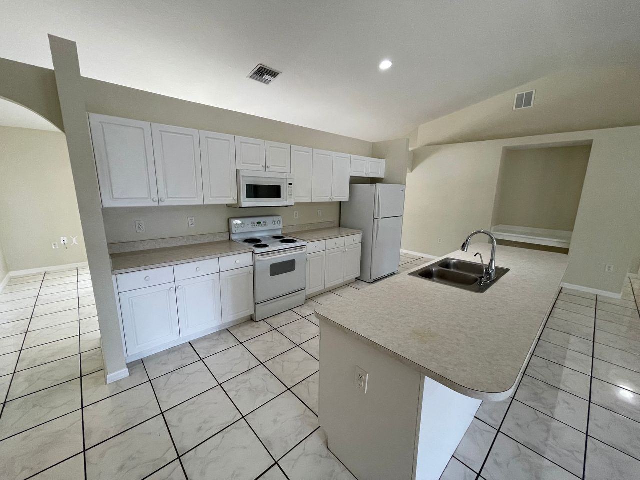 1221 Summa Blvd - Photo 3 of 22