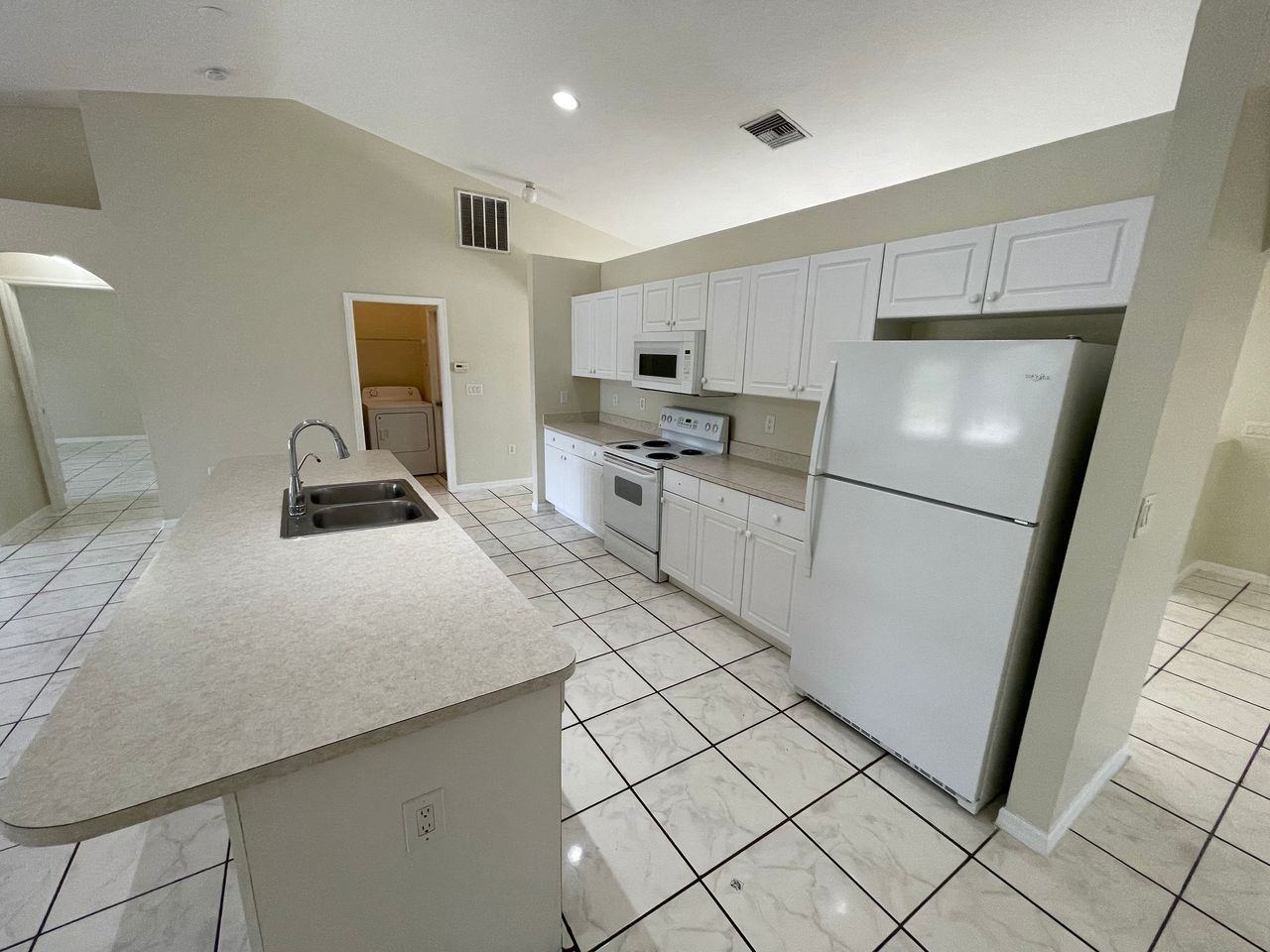1221 Summa Blvd - Photo 4 of 22