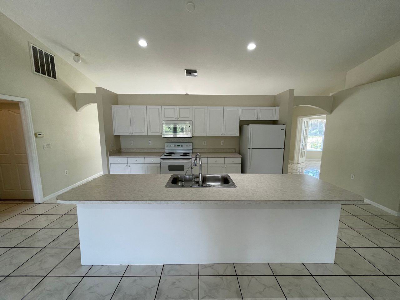 1221 Summa Blvd - Photo 5 of 22