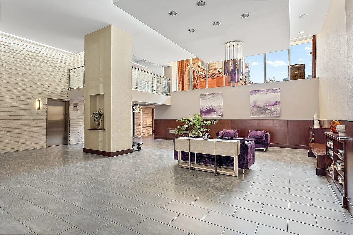 240 51st Ave #2E - Photo 4 of 12