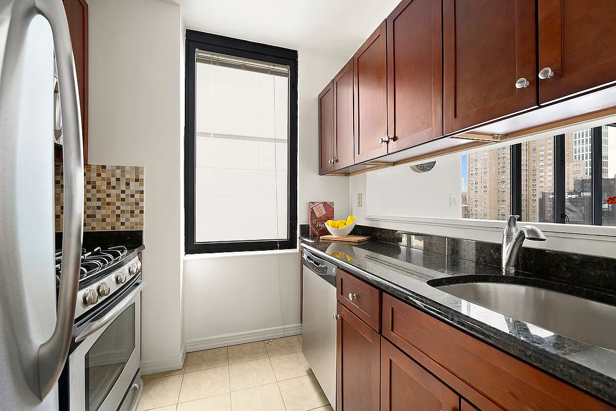 52 E End Ave #12B - Photo 3 of 10