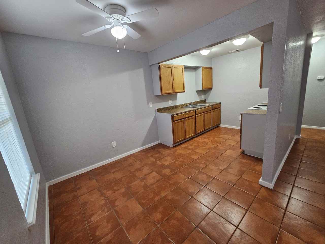 1014 N Spencer Rd - Photo 2 of 14