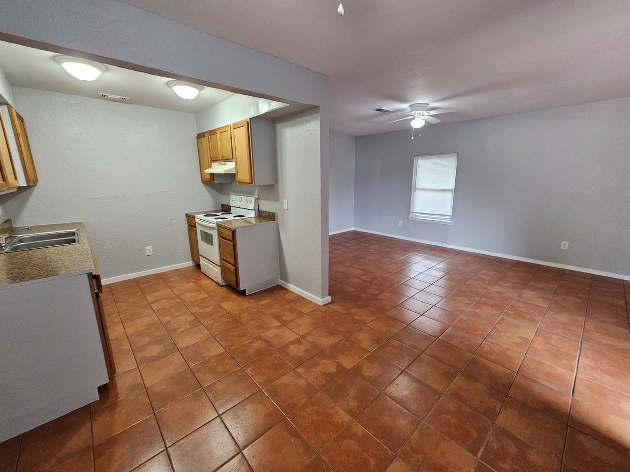 1014 N Spencer Rd - Photo 3 of 14