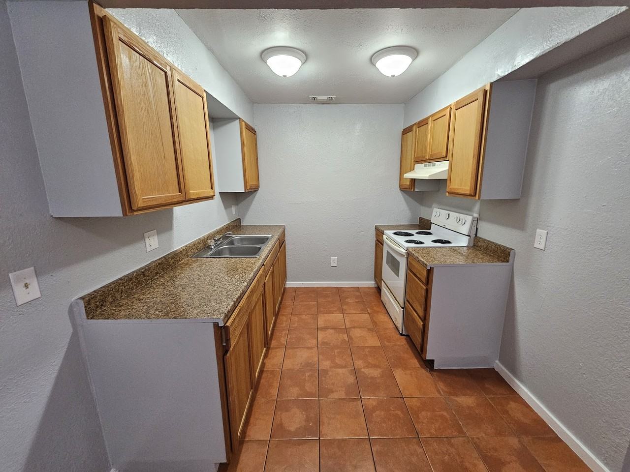 1014 N Spencer Rd - Photo 4 of 14