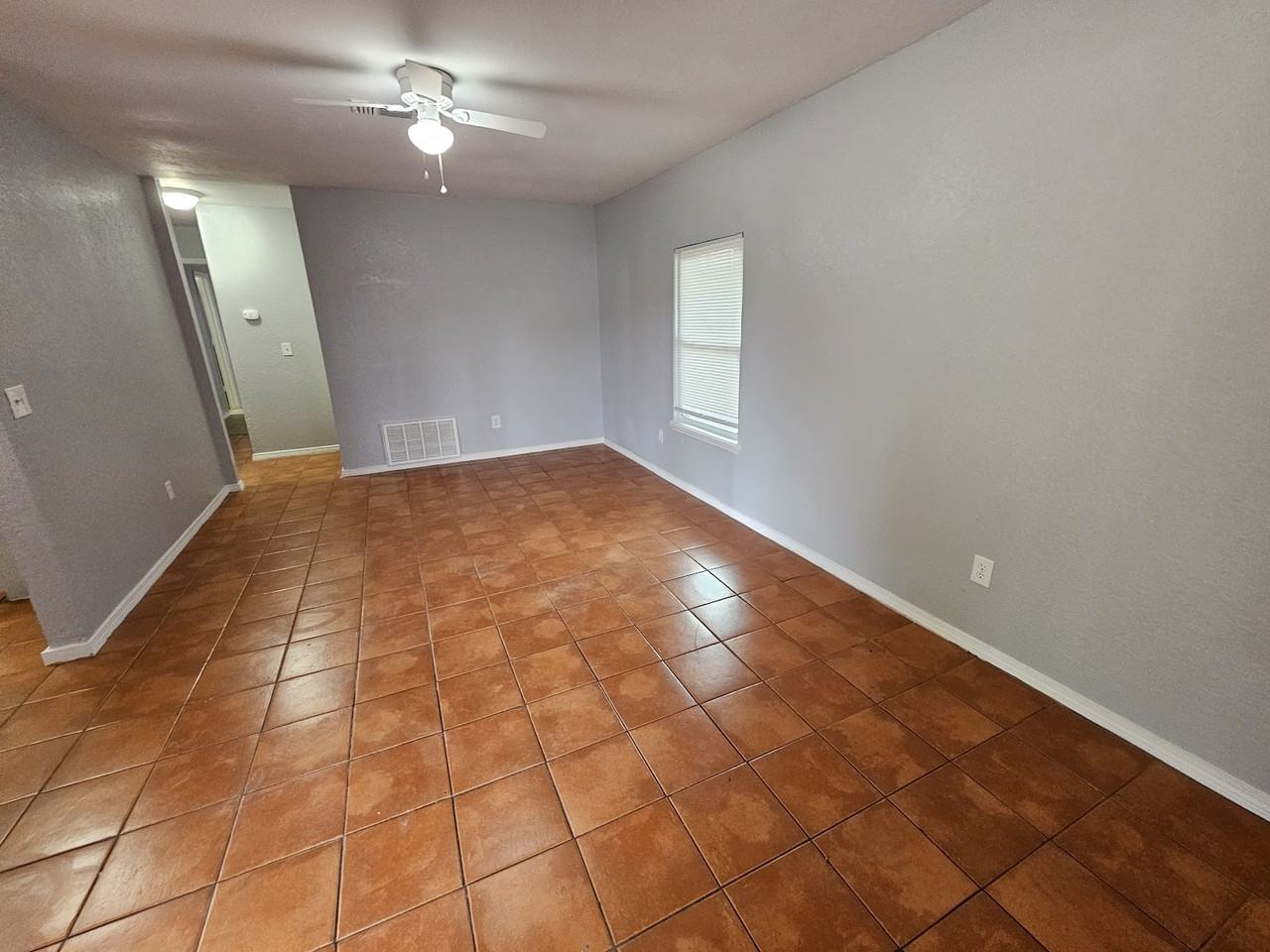 1014 N Spencer Rd - Photo 5 of 14