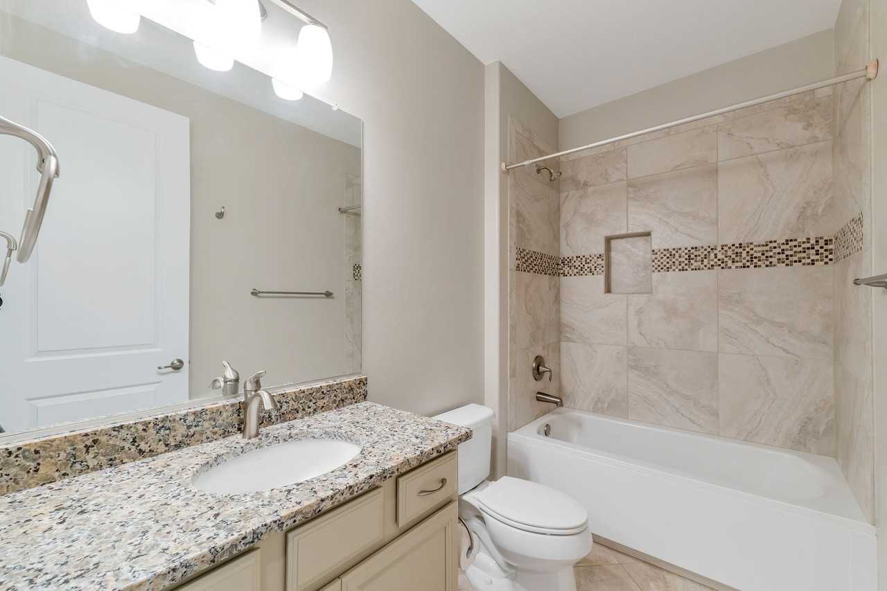 7631 W Laurel Ln - Photo 4 of 33