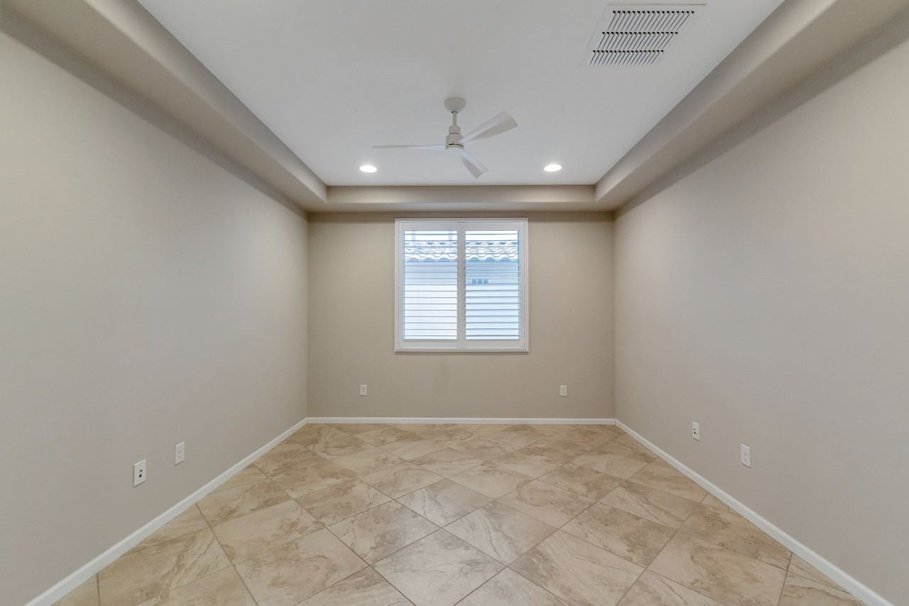 7631 W Laurel Ln - Photo 5 of 33