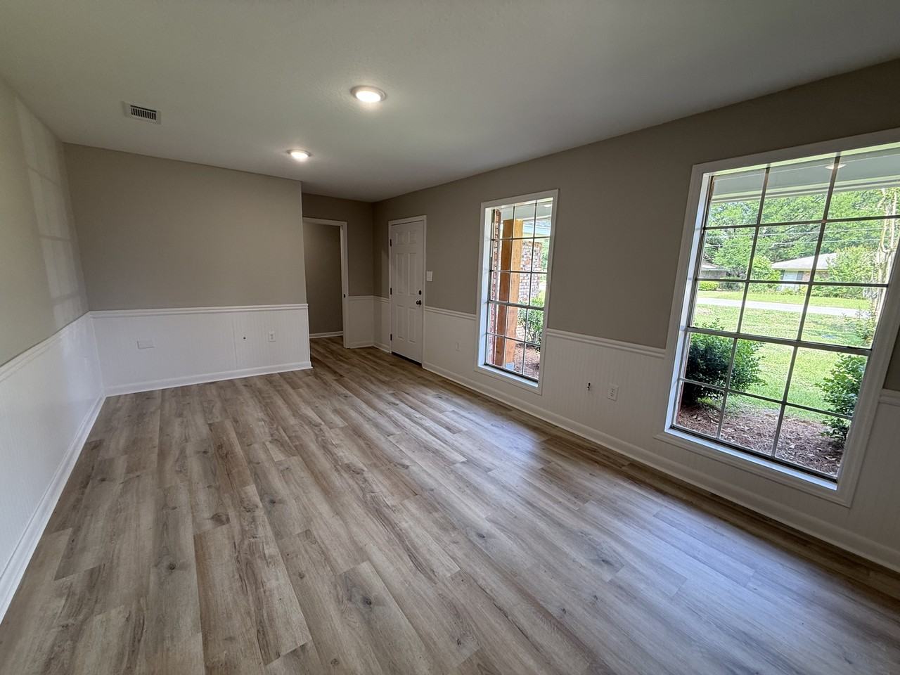 306 W Ray Dr - Photo 3 of 16
