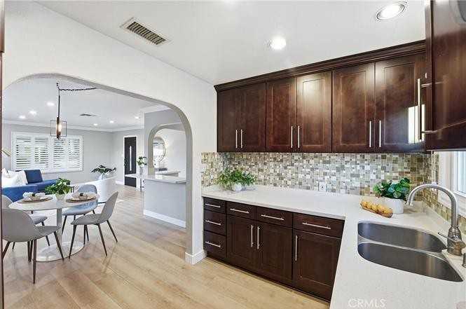 190 N Flower St - Photo 5 of 20