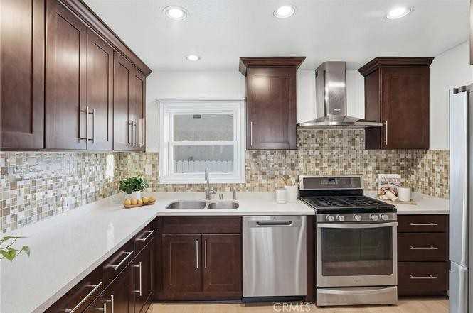 190 N Flower St - Photo 6 of 20