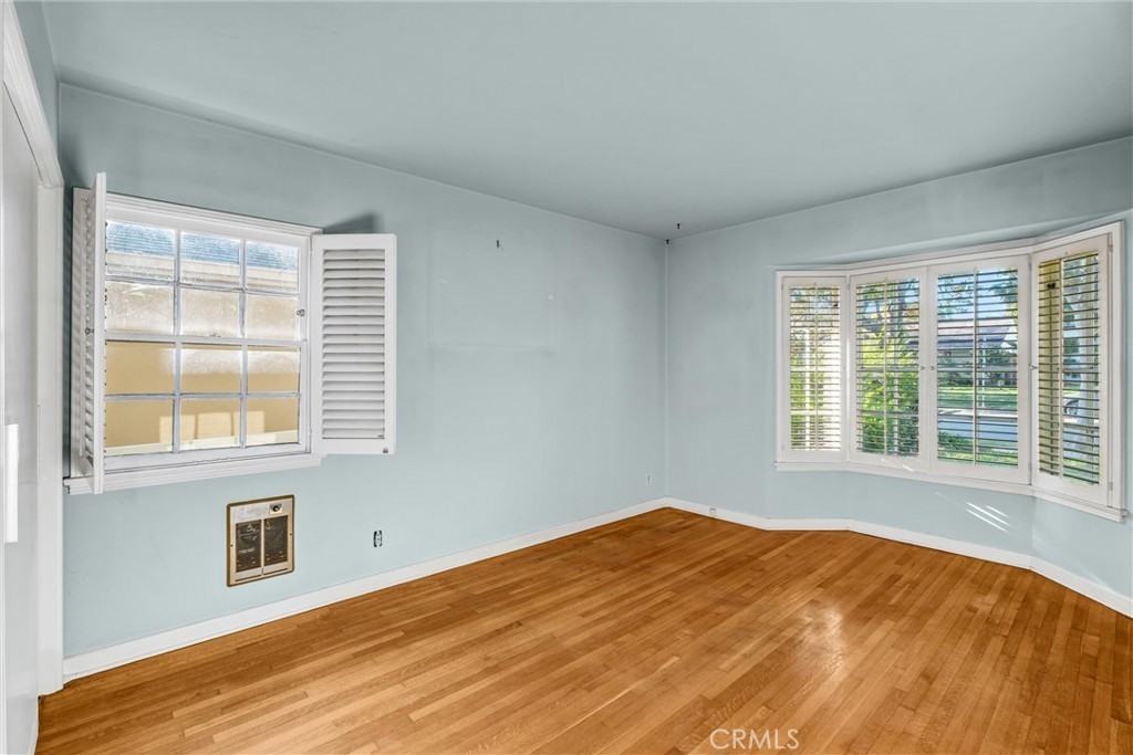 2832 Washington Ave - Photo 5 of 20