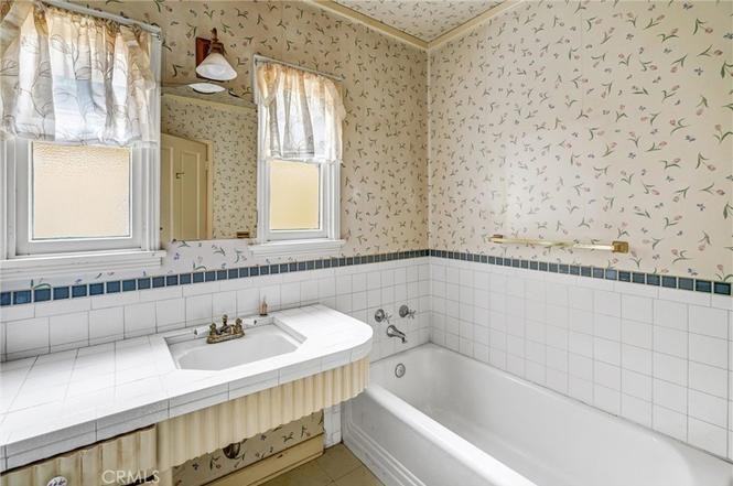 2832 Washington Ave - Photo 7 of 20