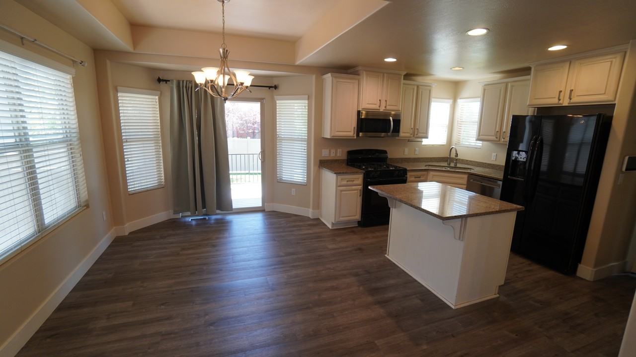 870 W Steeple Chase Dr - Photo 4 of 32